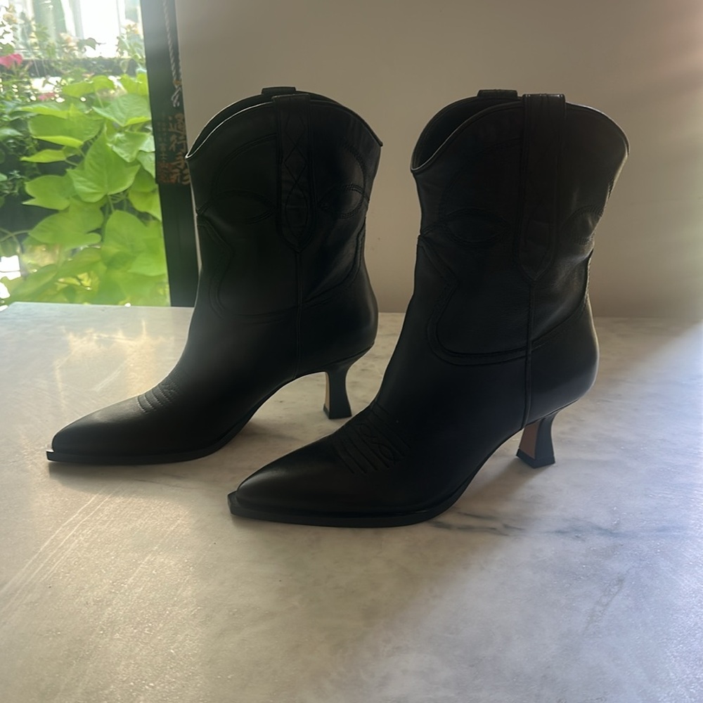 BRAND NEW! Dolce Vita ANGEL western bootie size 6